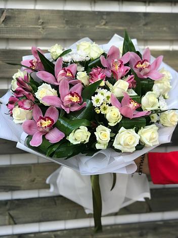 Букет цветов из: Розы и Хризантемы в Ям