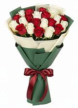 Букет Микс из красных и белых роз в Ям