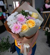 Букет цветов из:  Герберы, Розы и Хризантемы в Ям