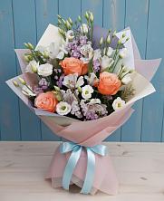 Букет цветов из:  Лизиантусы, Розы, Альстромерии и Гипсофила в Ям