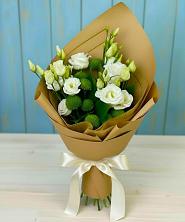 Букет цветов из:  Хризантемы и Лизиантусы в Ям