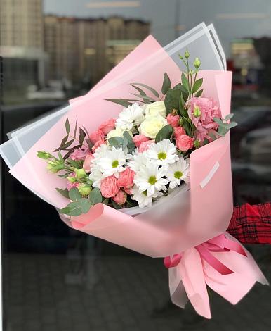 Букет цветов из: Розы, Лизиантусы и Хризантемы в Ям